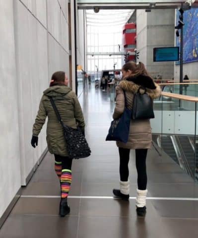 Det meste af turen på DR blev oplevet bagfra. Her Lotte Heise til højre, der viser vej og Nicola, der formår at følge trop. #Filterfri